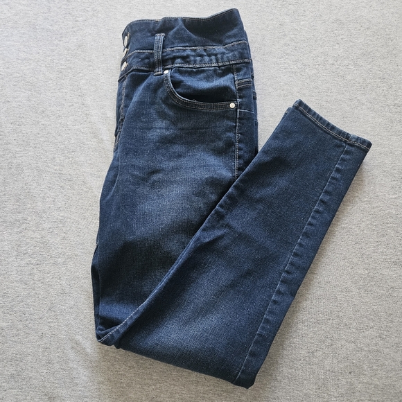 Refuge Demin Jeans - Picture 1 of 3